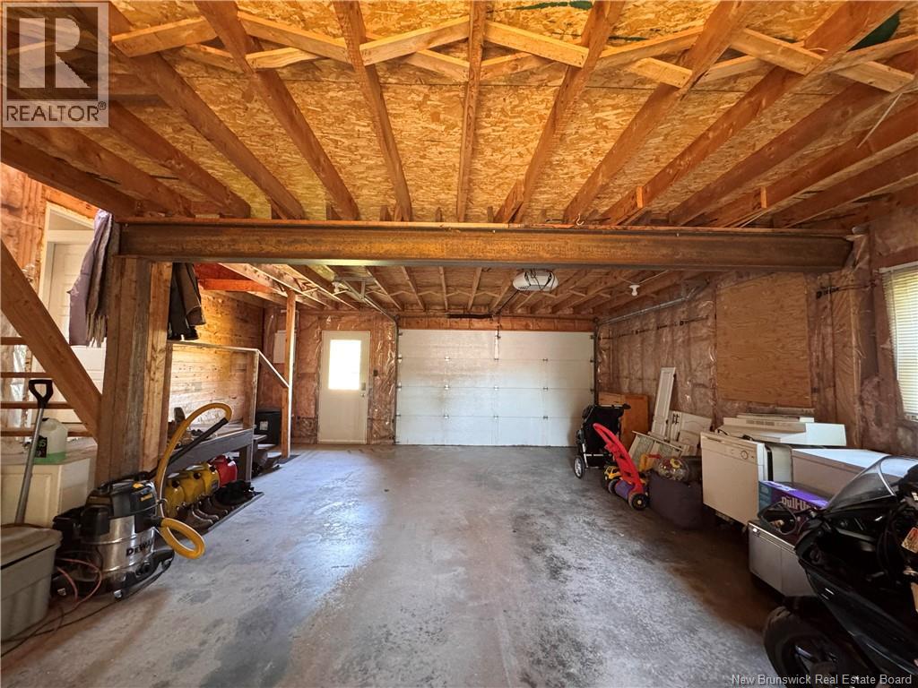16 Bickerton Avenue - 48