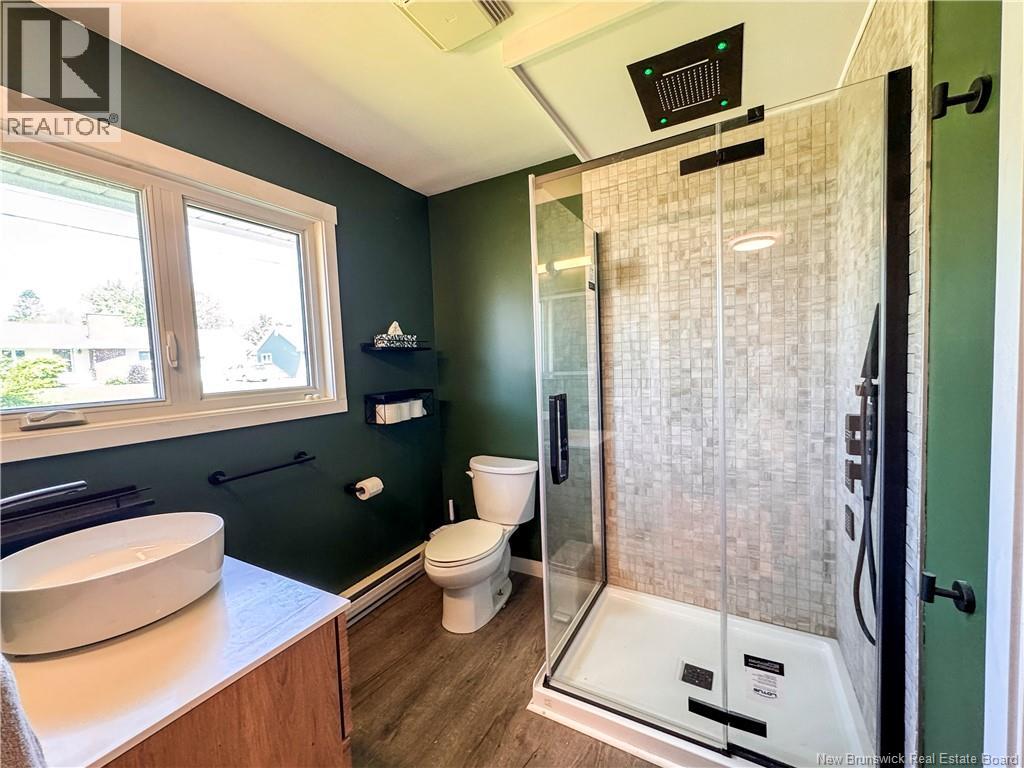16 Bickerton Avenue - Image 37
