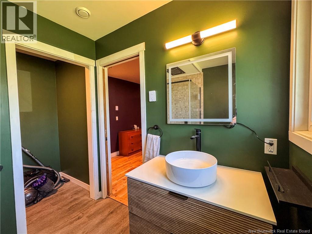 16 Bickerton Avenue - 40