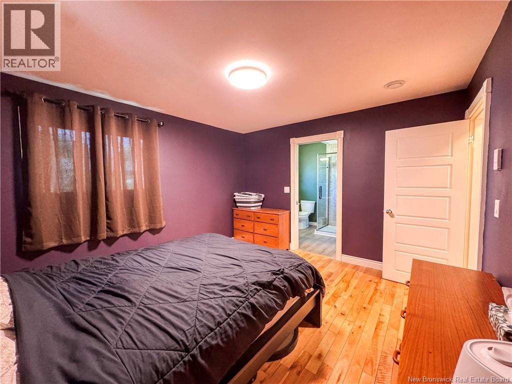 16 Bickerton Avenue - 35