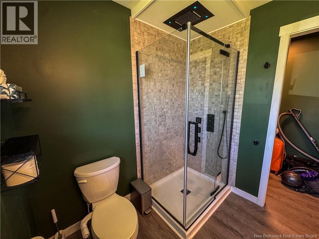 16 Bickerton Avenue - 32