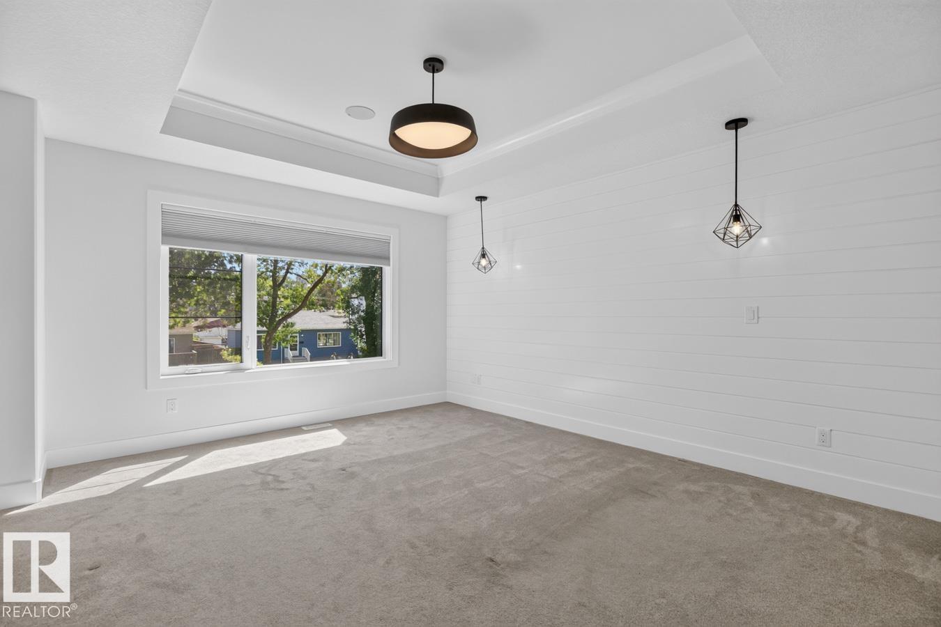 9028 90 ST NW - 23