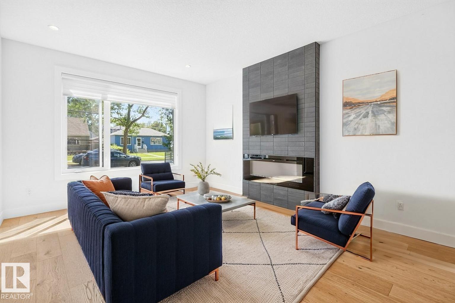9028 90 ST NW - 5