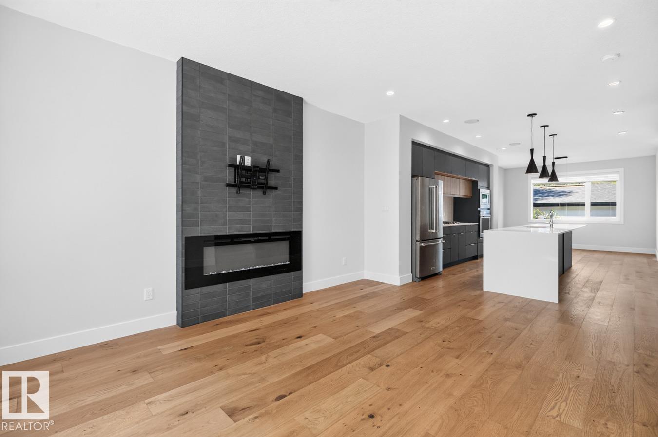 9028 90 ST NW - 7