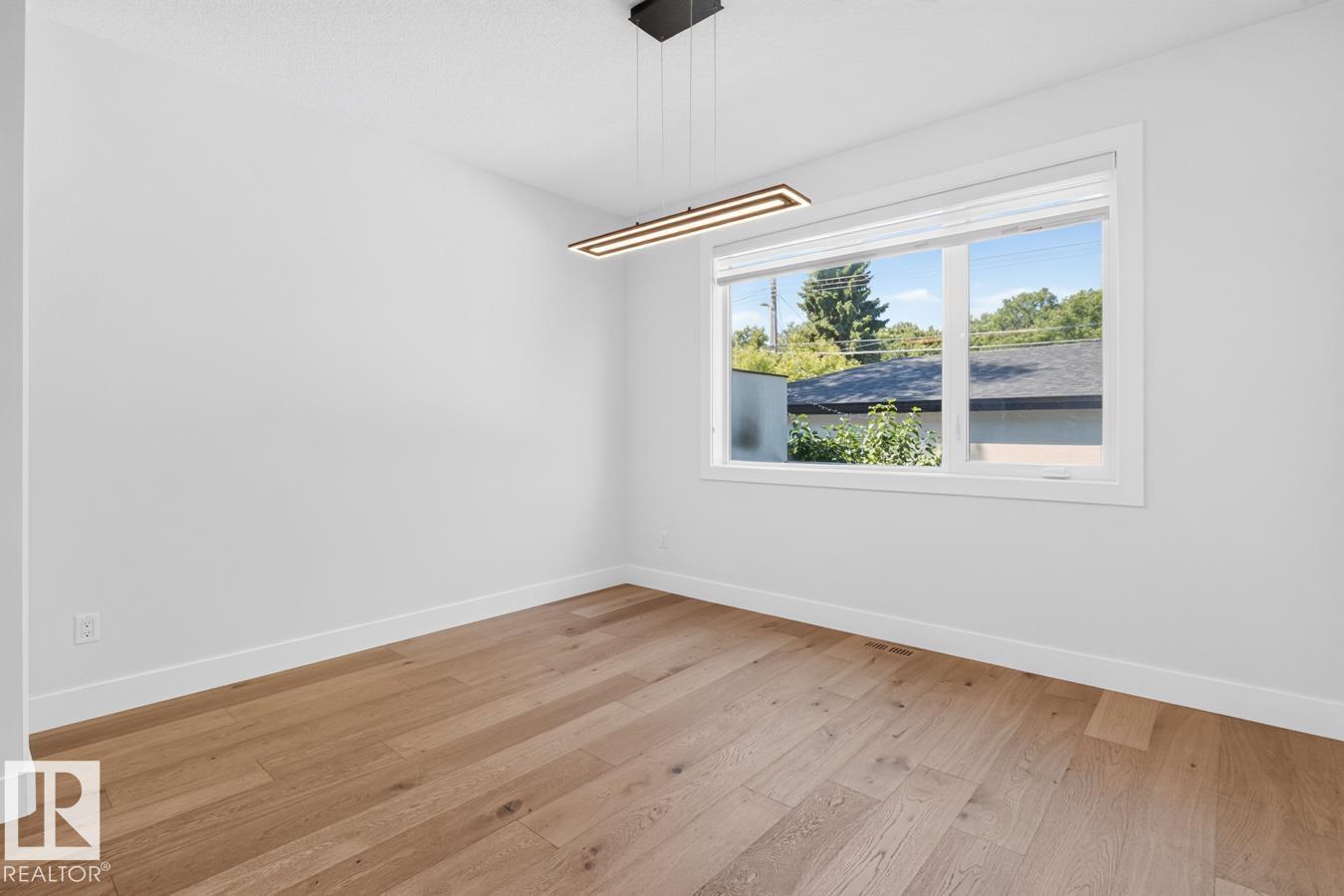 9028 90 ST NW - 18