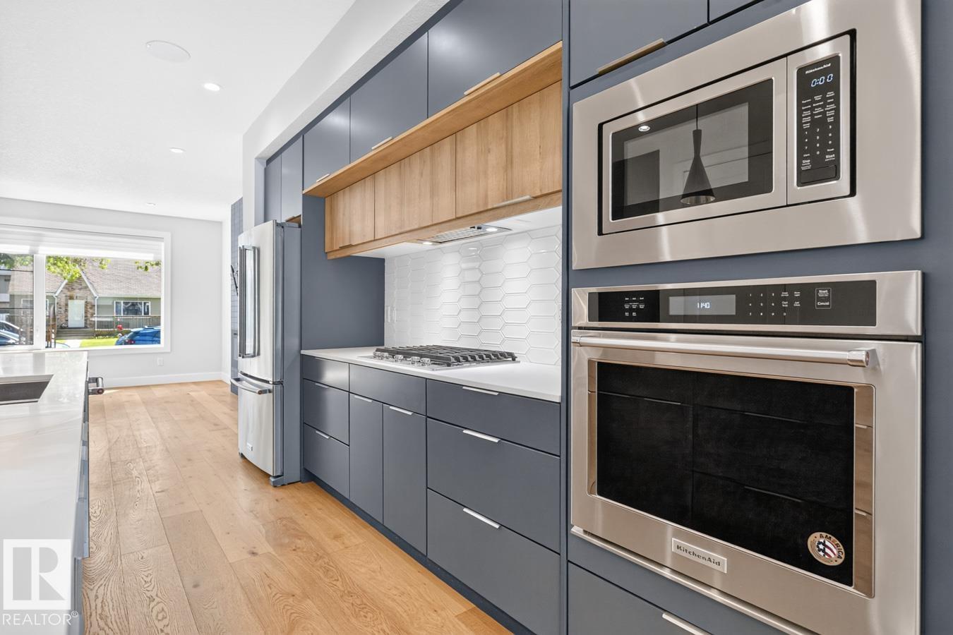 9028 90 ST NW - 13