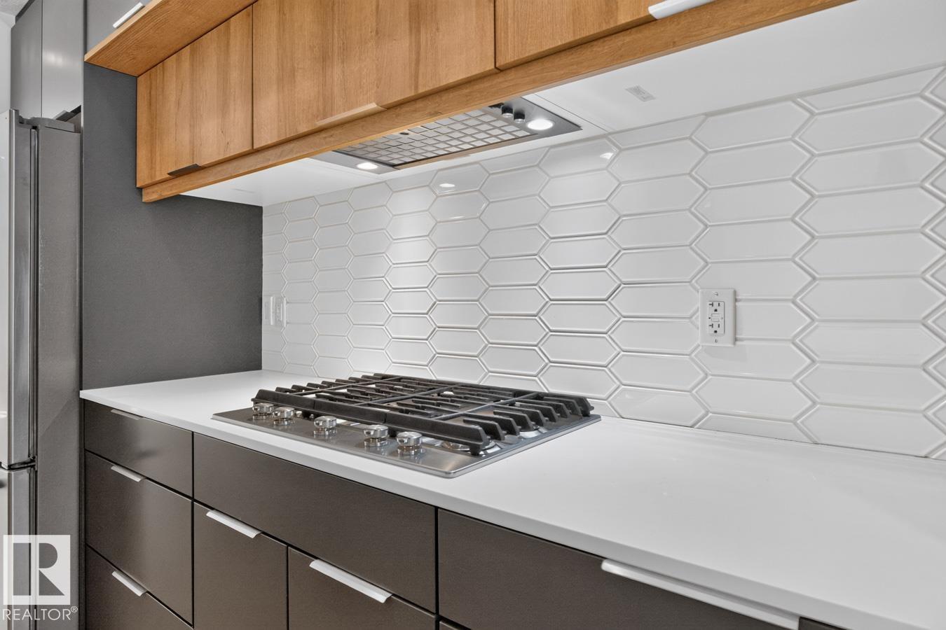 9028 90 ST NW - 14