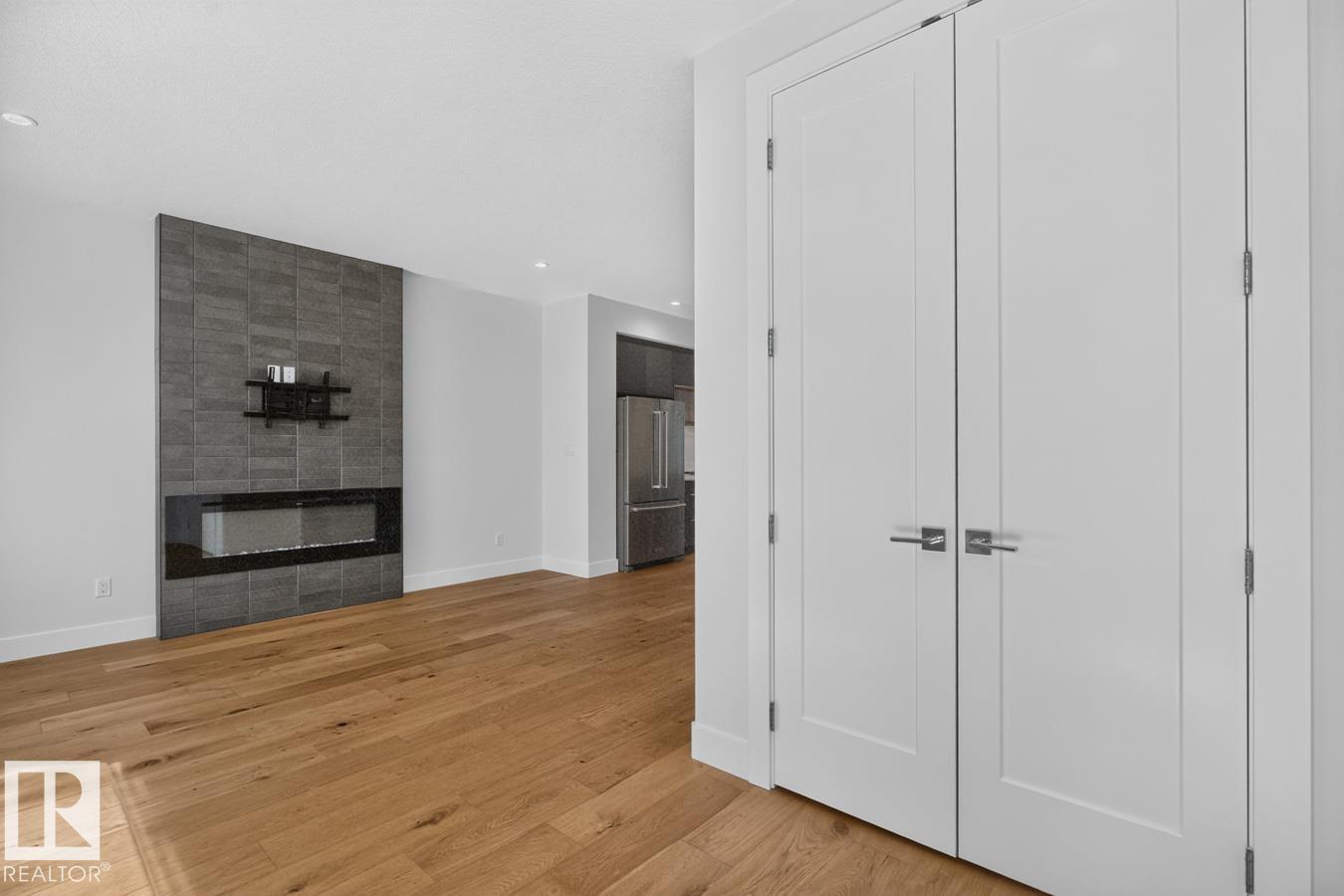 9028 90 ST NW - 4