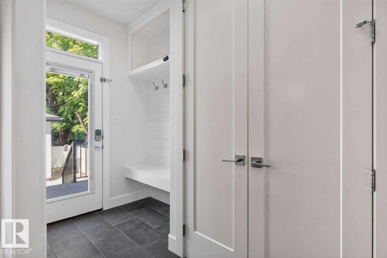 9028 90 ST NW - 21