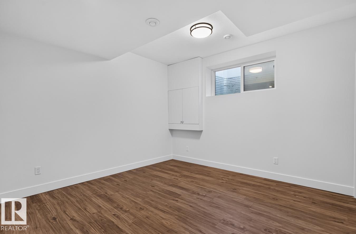 9028 90 ST NW - 41