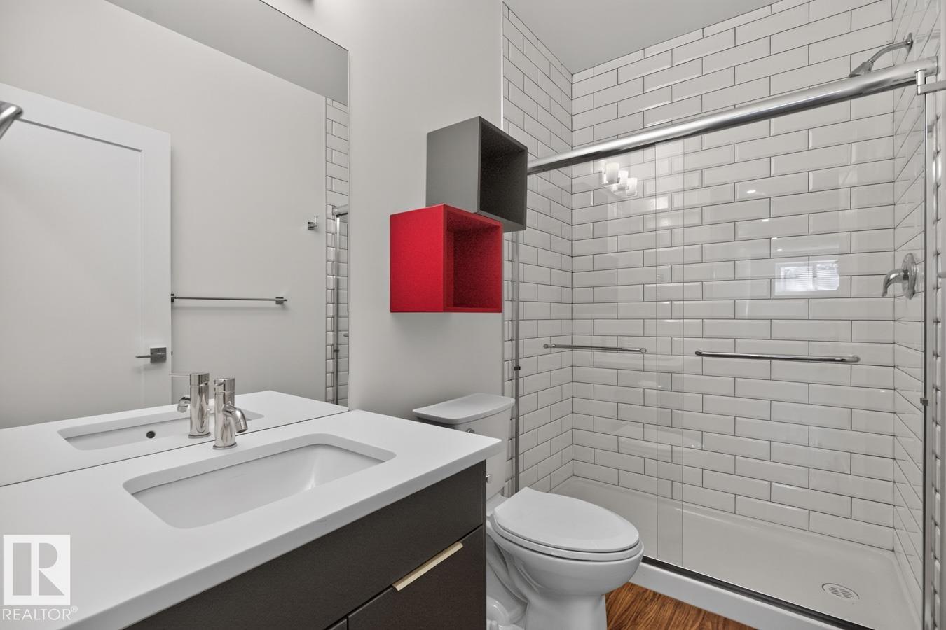 9028 90 ST NW - 43