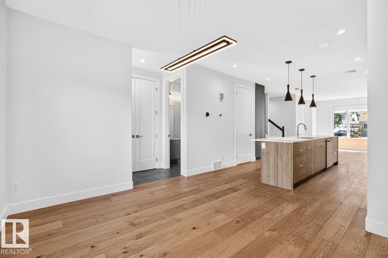 9028 90 ST NW - 19