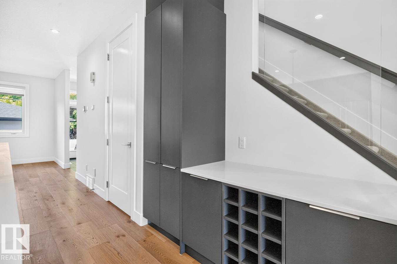 9028 90 ST NW - 16
