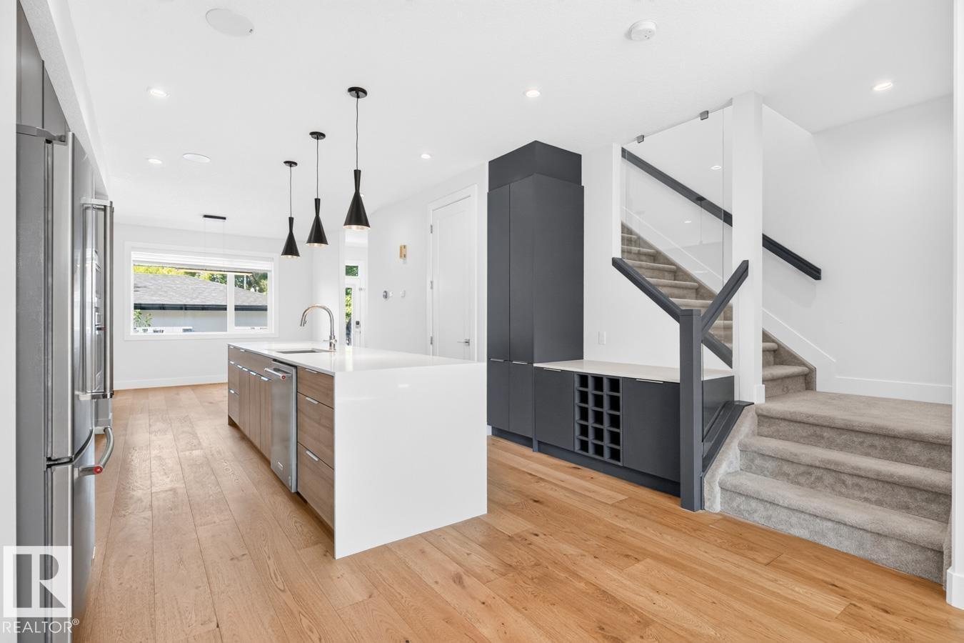 9028 90 ST NW - 9