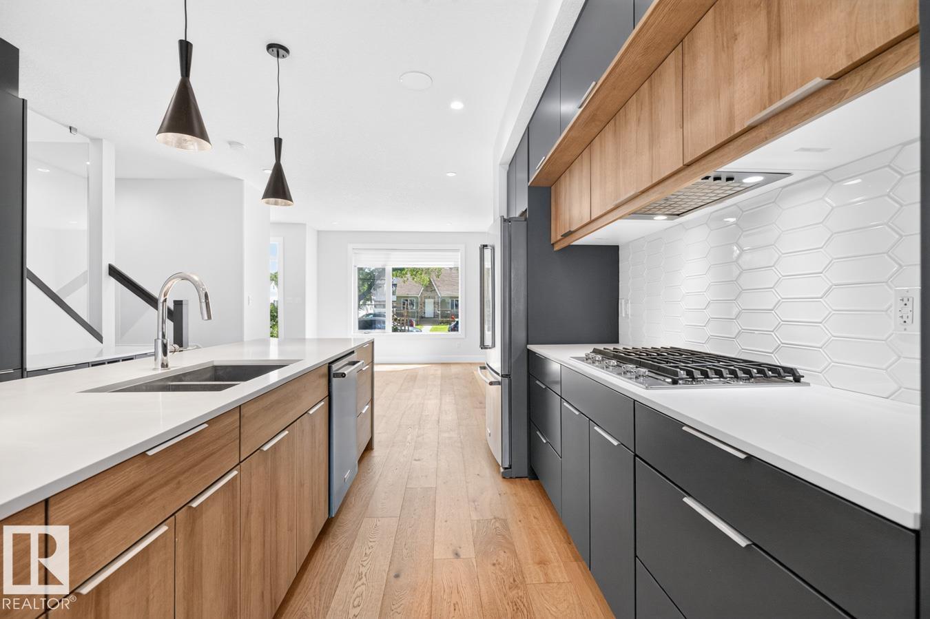 9028 90 ST NW - 15
