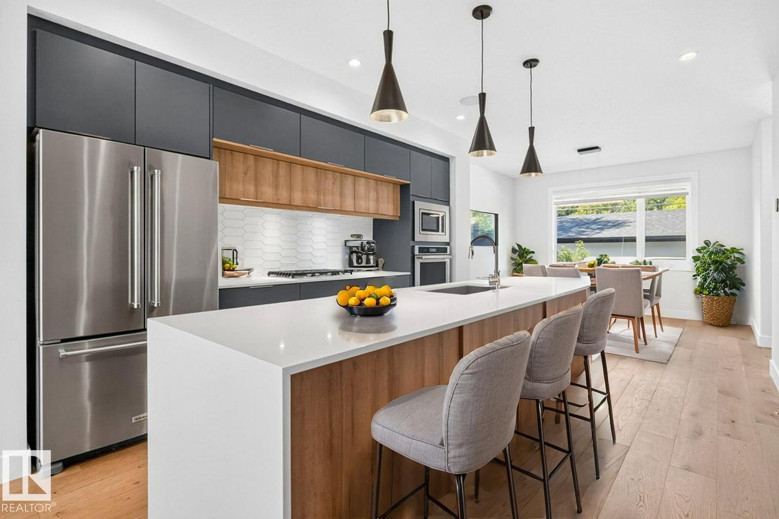 9028 90 ST NW - 10