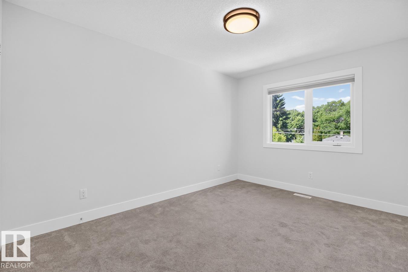 9028 90 ST NW - 32