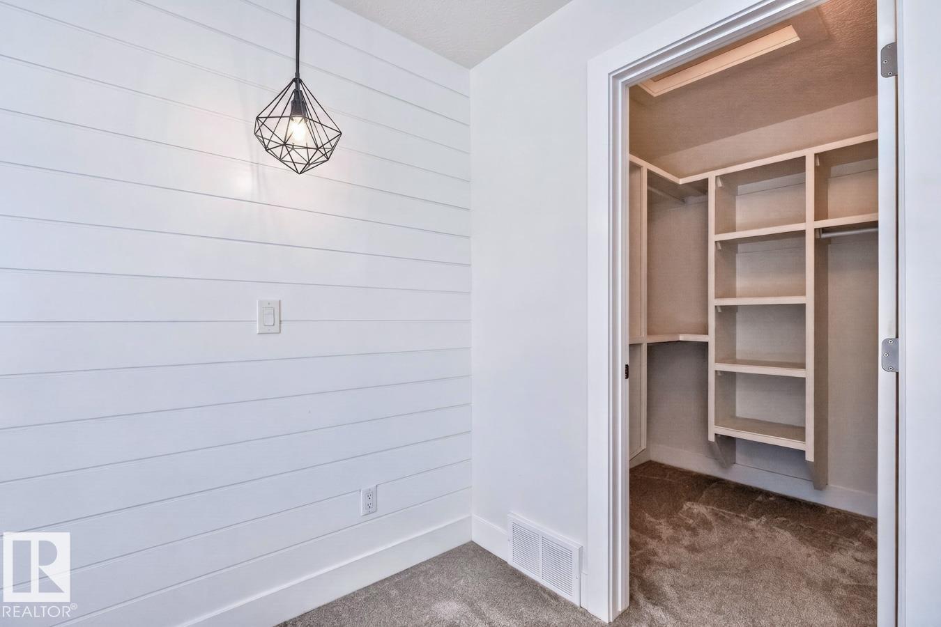 9028 90 ST NW - 26