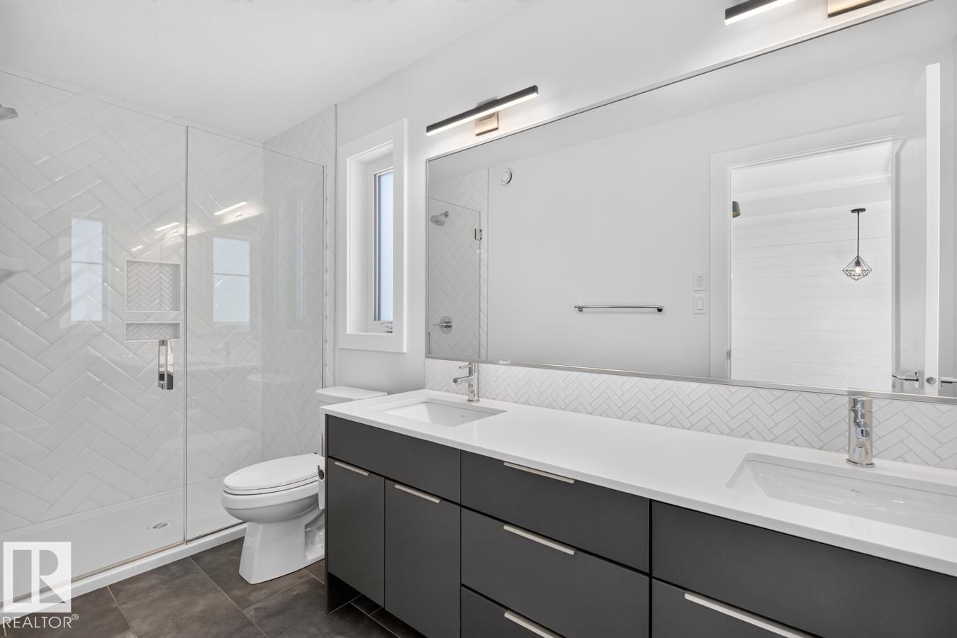 9028 90 ST NW - 25