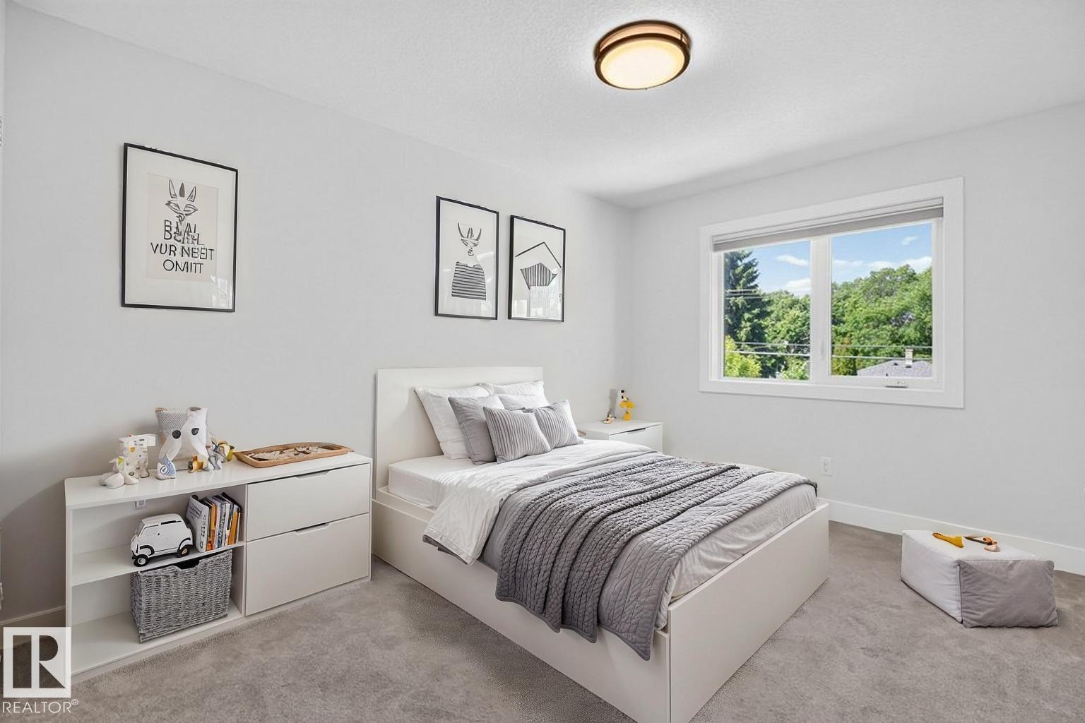 9028 90 ST NW - 31