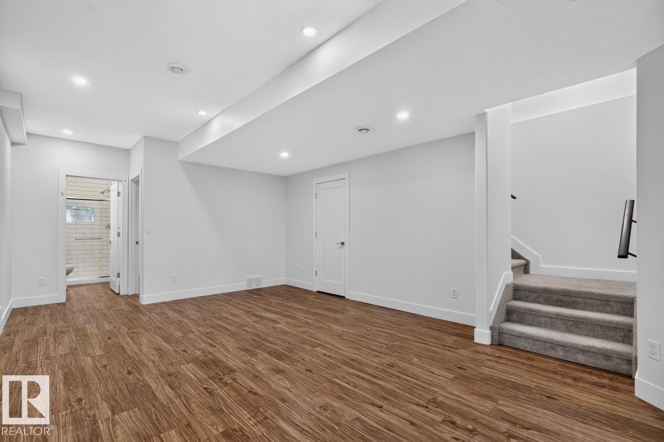 9028 90 ST NW — photo 37