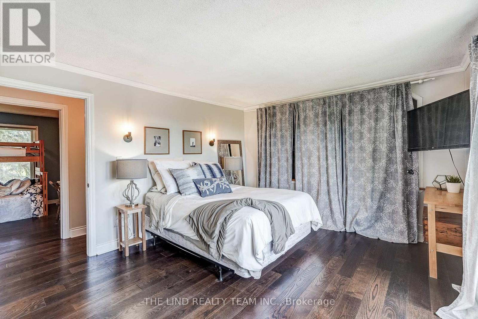 19505 BATHURST STREET - 19