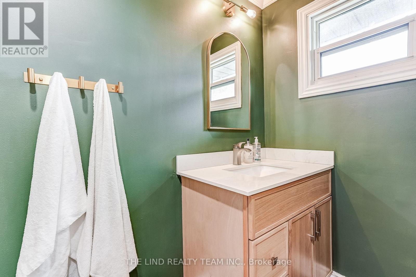 19505 BATHURST STREET - 23