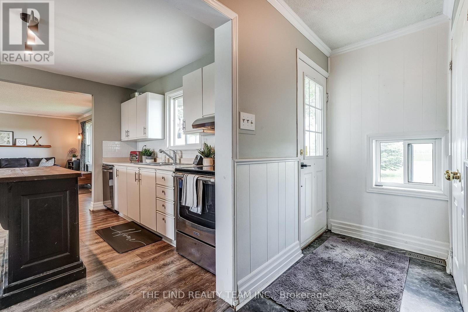 19505 BATHURST STREET - 6