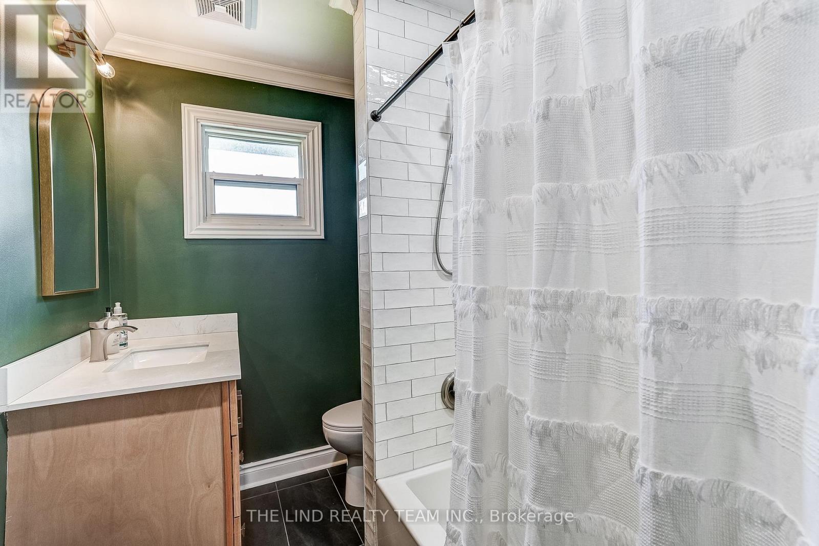 19505 BATHURST STREET - 22