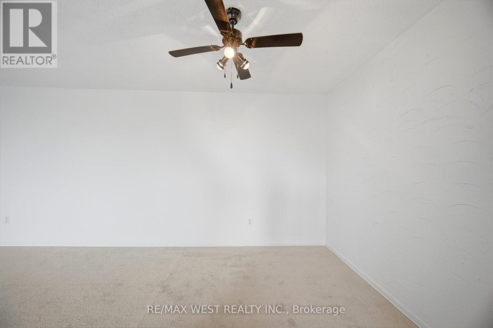 #409 15 KENSINGTON ROAD - 18