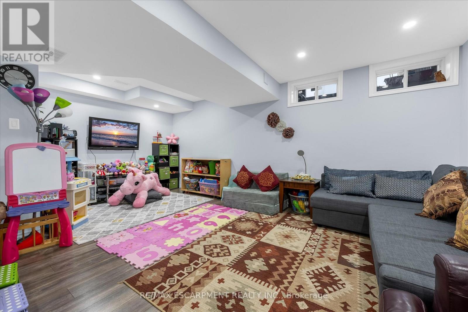 #13 370 STONEHENGE DRIVE - 29