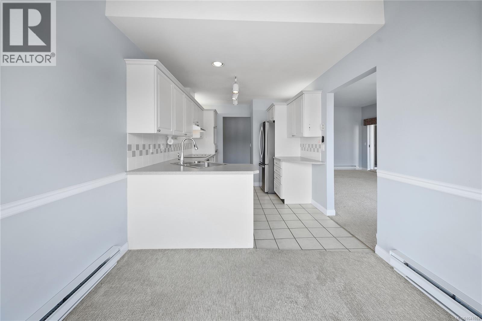 #402 566 Stewart Ave - 37
