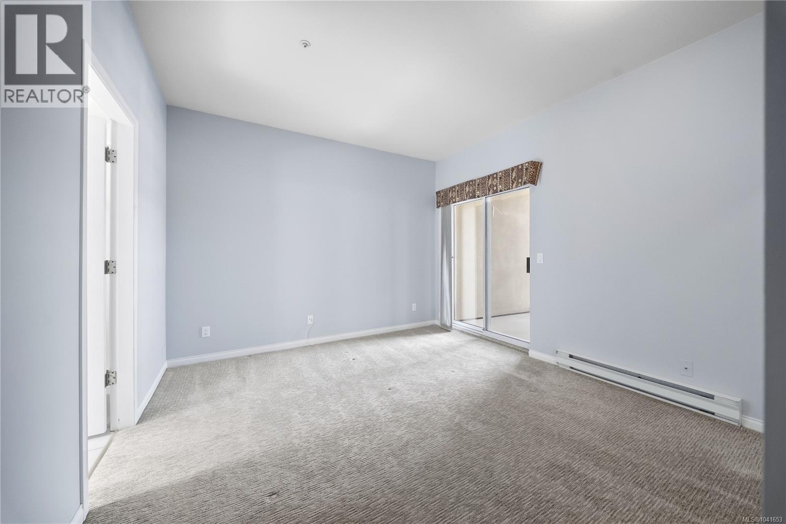 #402 566 Stewart Ave - 40