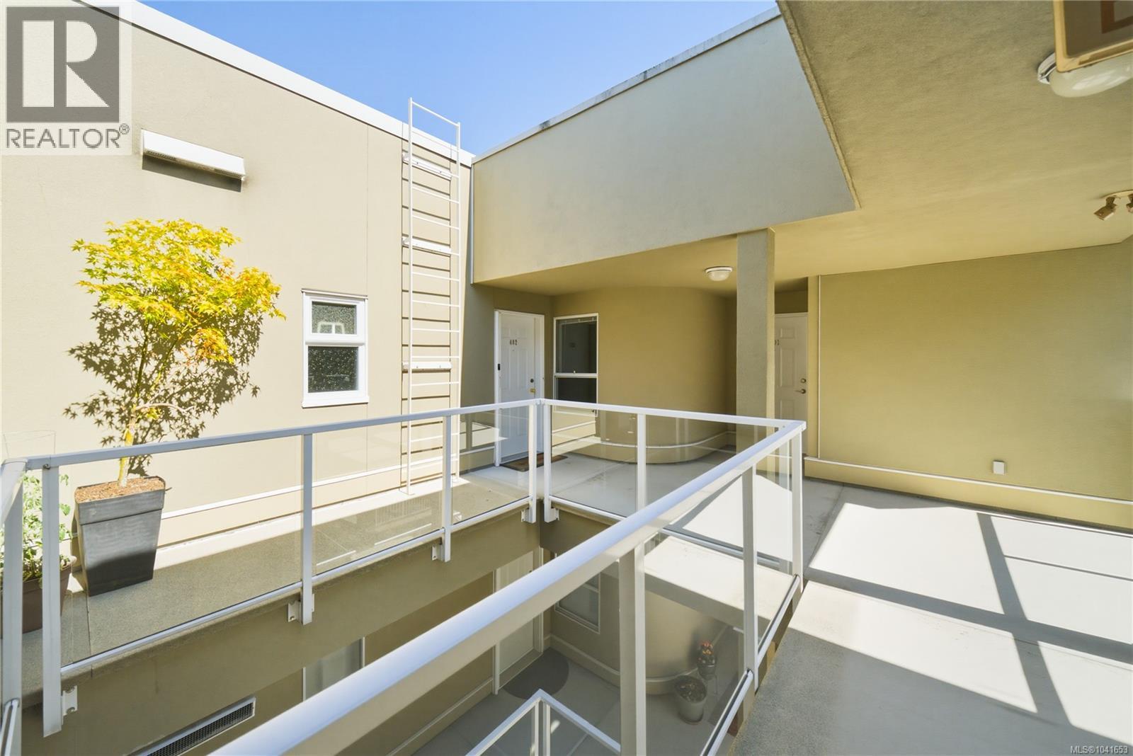 #402 566 Stewart Ave - 17