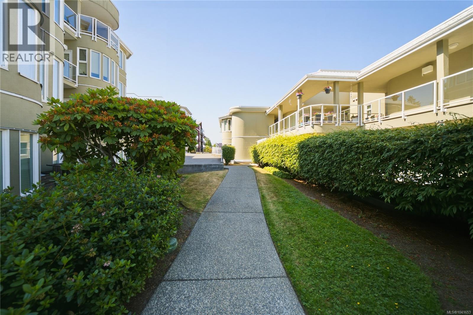 #402 566 Stewart Ave - 24