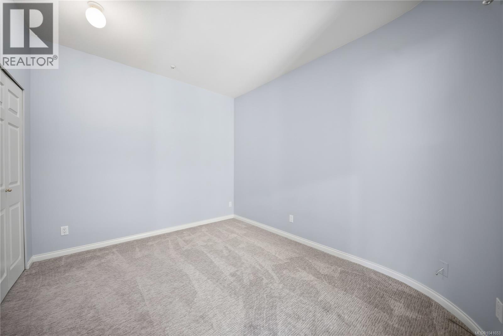 #402 566 Stewart Ave - 45