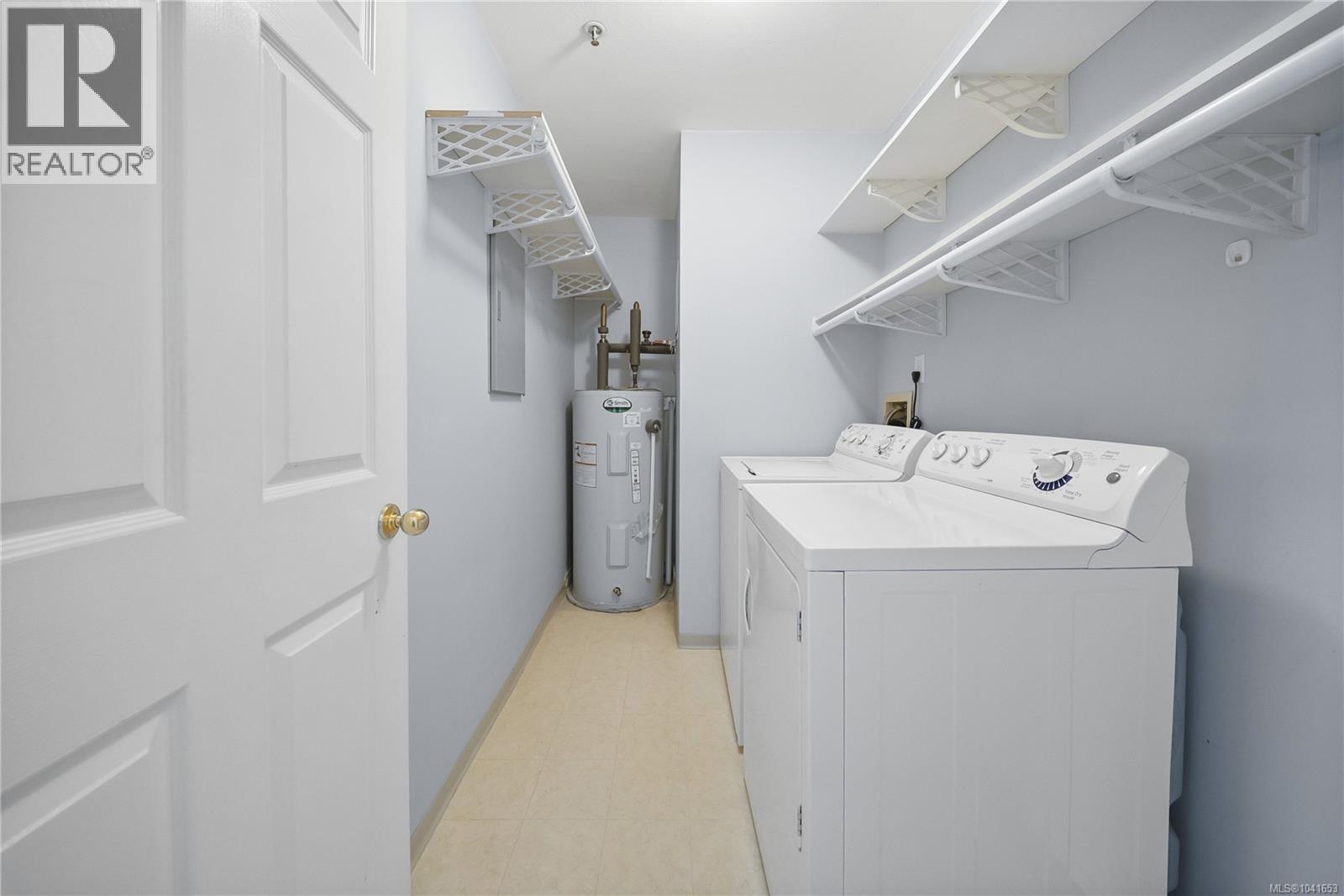#402 566 Stewart Ave - 52