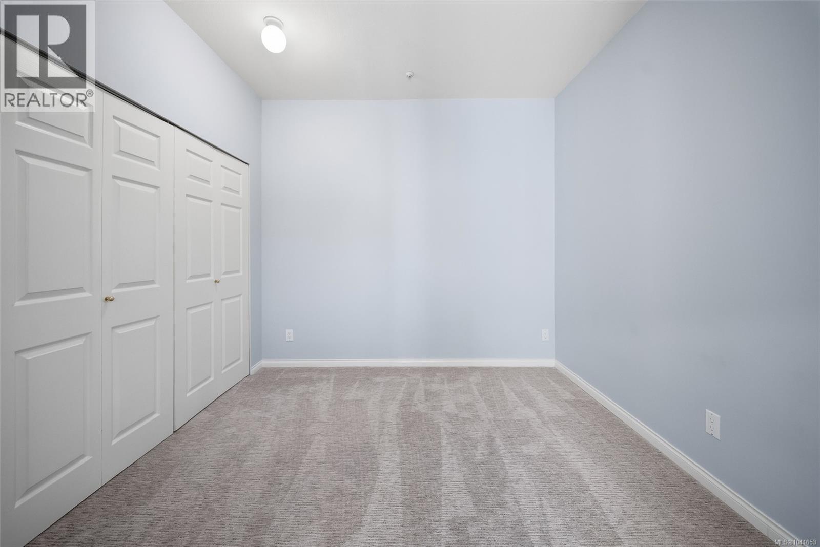 #402 566 Stewart Ave - 46