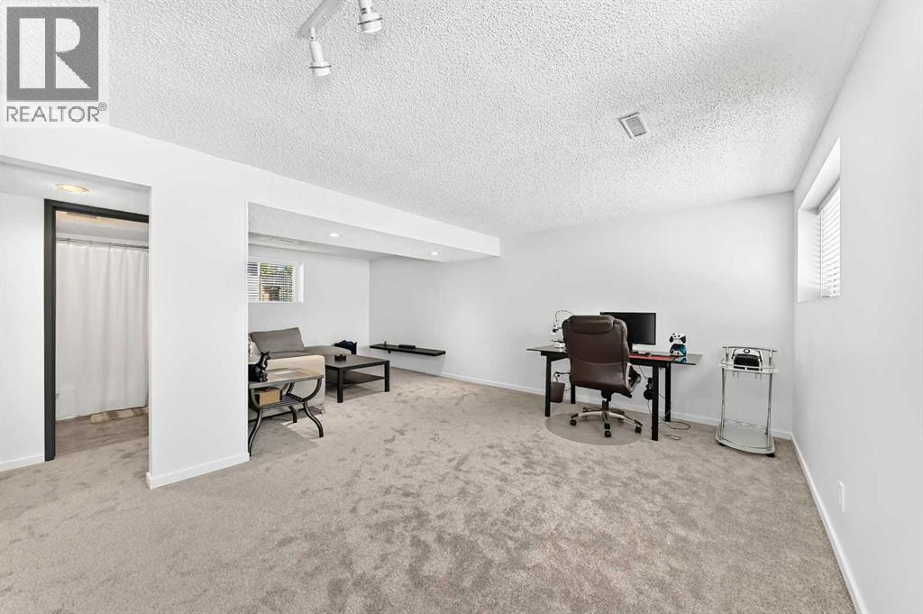12 Aspen Crescent SE — photo 29