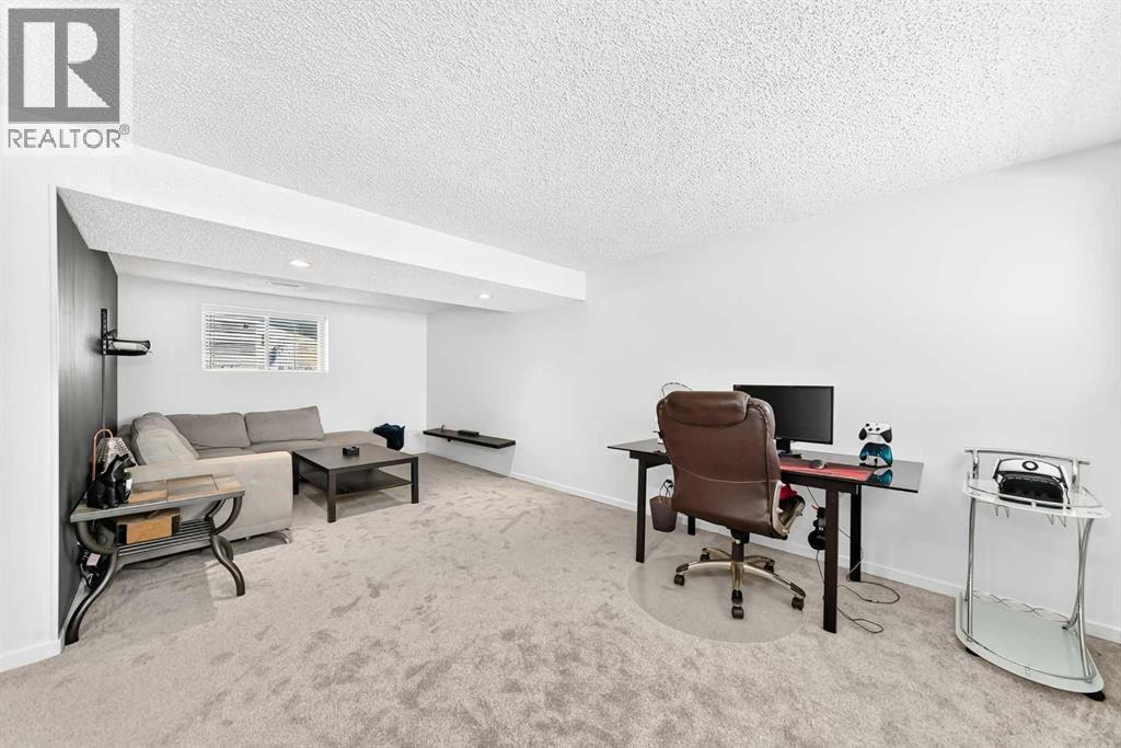 12 Aspen Crescent SE — photo 30
