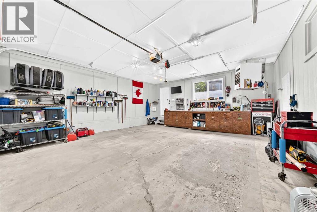 12 Aspen Crescent SE — photo 36