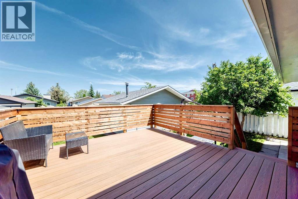 12 Aspen Crescent SE — photo 37