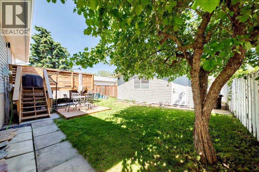 12 Aspen Crescent SE — photo 40