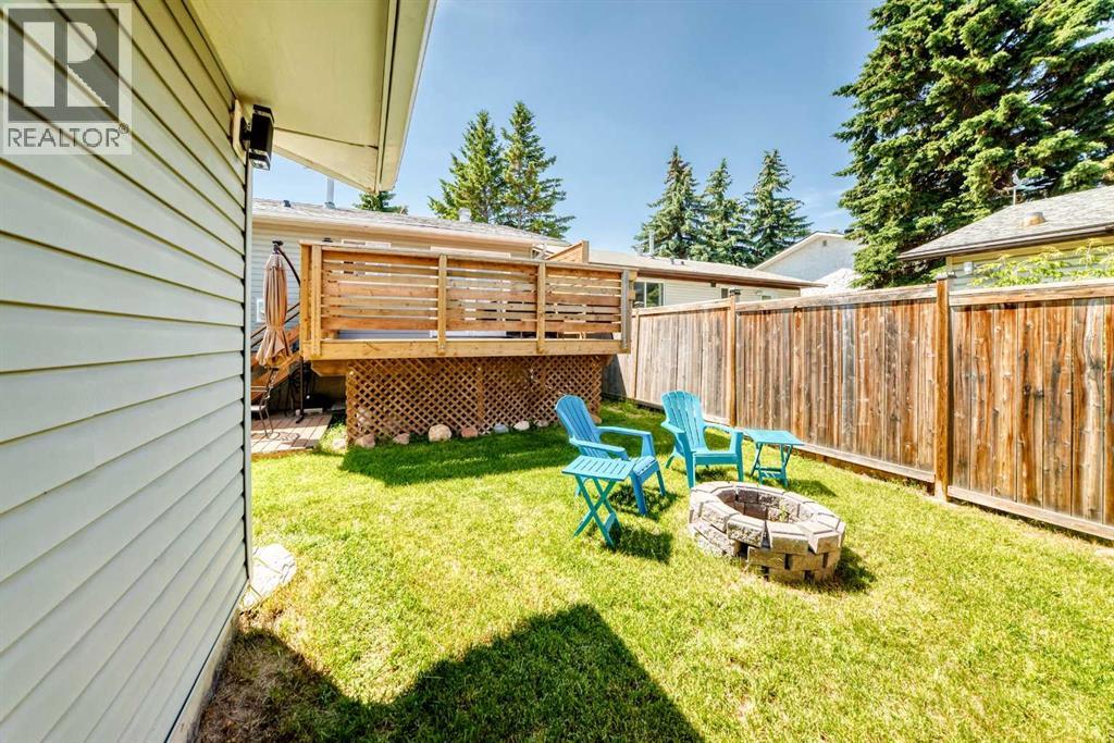 12 Aspen Crescent SE — photo 42
