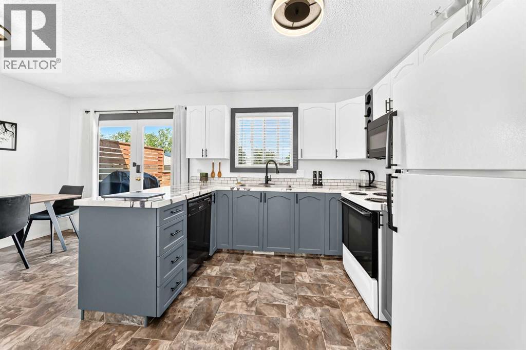 12 Aspen Crescent SE - photo 5