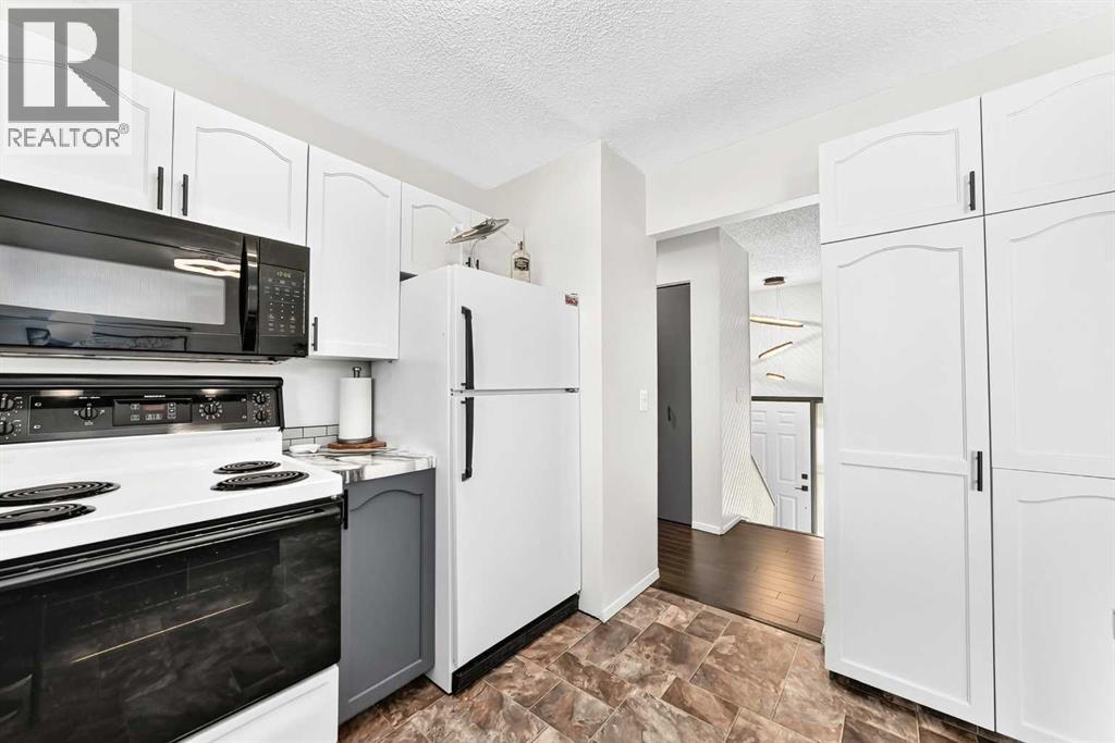 12 Aspen Crescent SE — photo 8