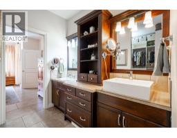 Kitchen - 6905 Mountainview Drive, Oliver, BC V0H1T4 Photo 6