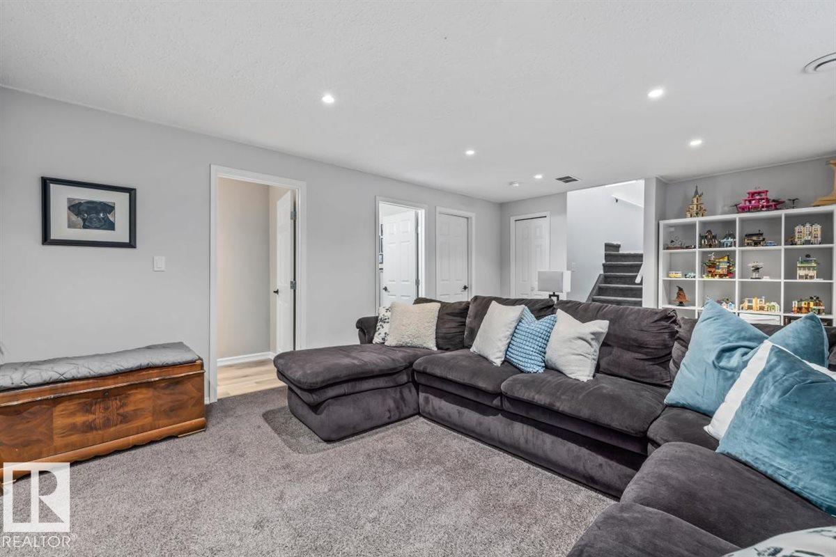 14 EDINBURGH CRT N — photo 33