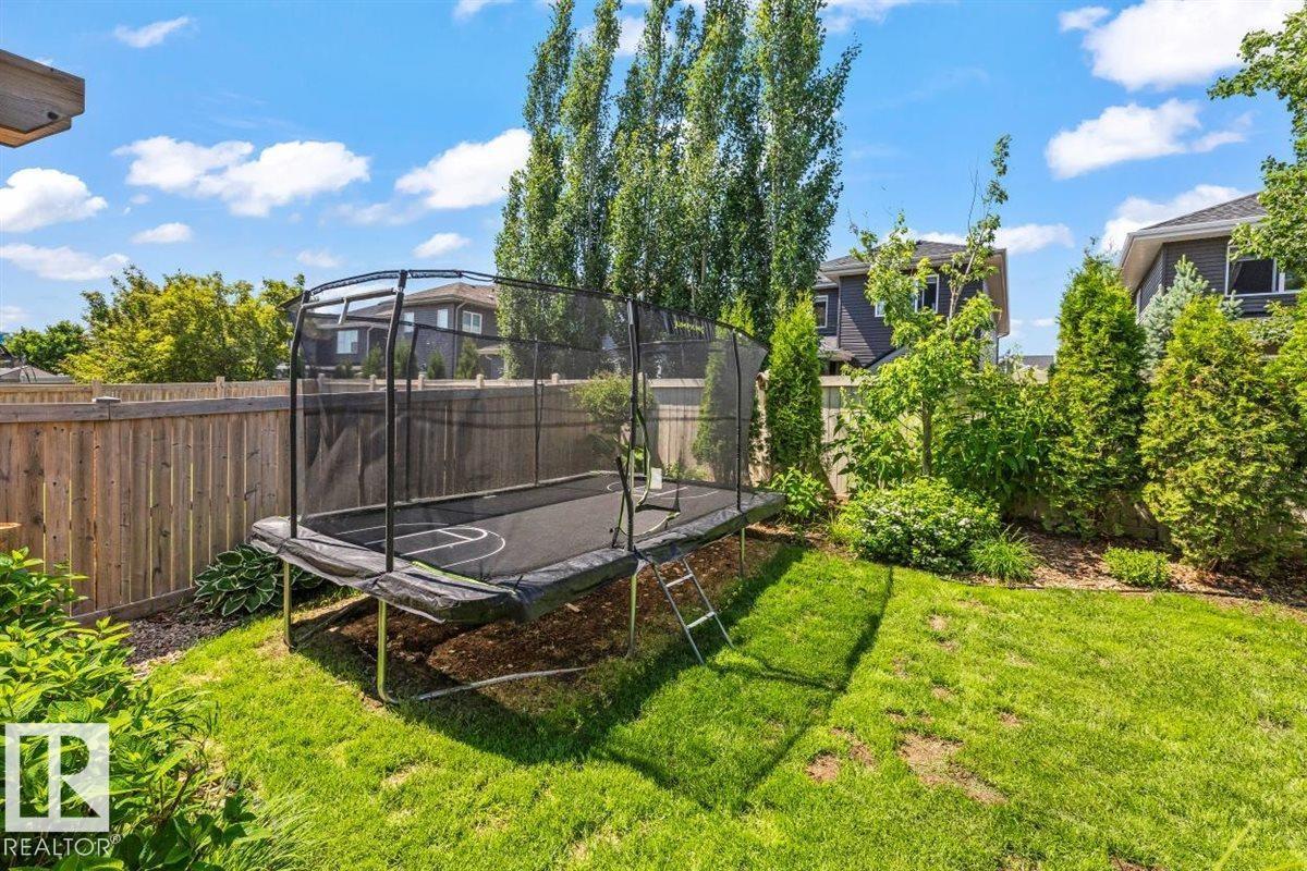 14 EDINBURGH CRT N — photo 40