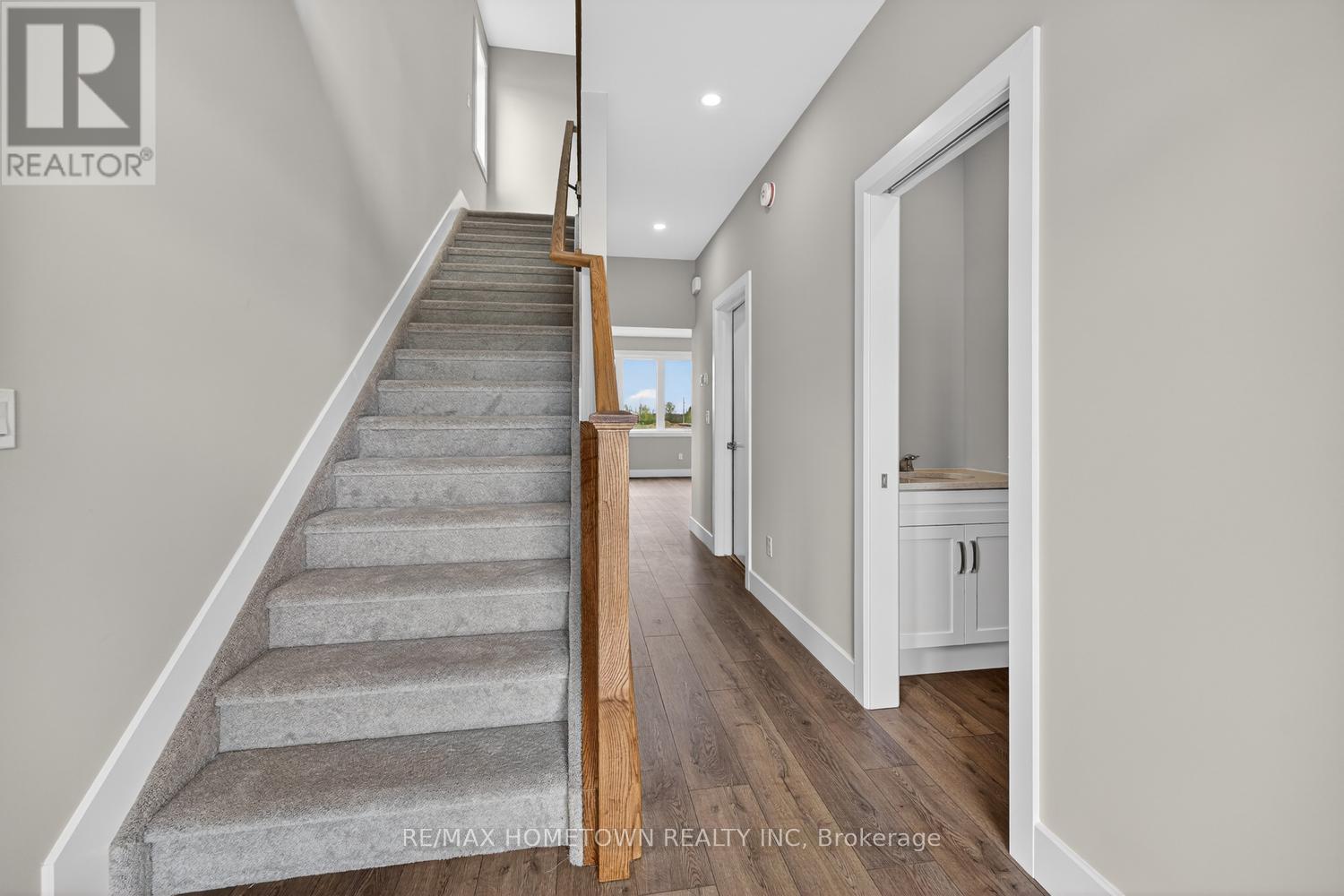 1013 DOBBIE STREET - 2